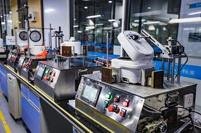 科技引领，智创未来 美的集团在‘科技月’中尽显创新实力，拥抱技术红利新纪元